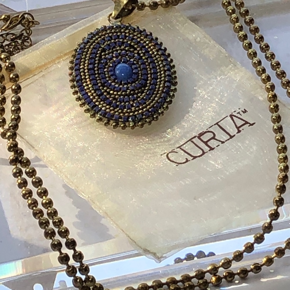 Long pendant necklace